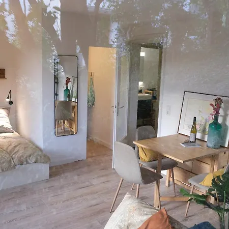 Urbanes Paradies In Gruener Oase Und Terrasse Apartamento Estugarda