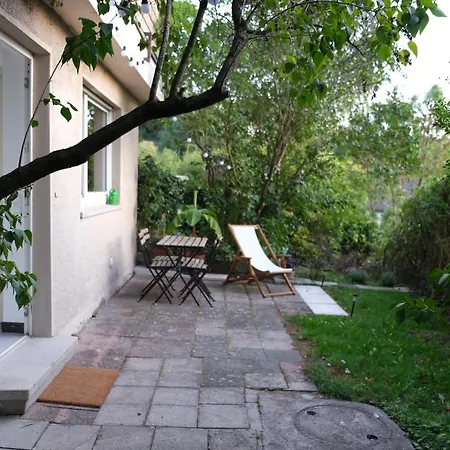 Urbanes Paradies In Gruener Oase Und Terrasse Estugarda