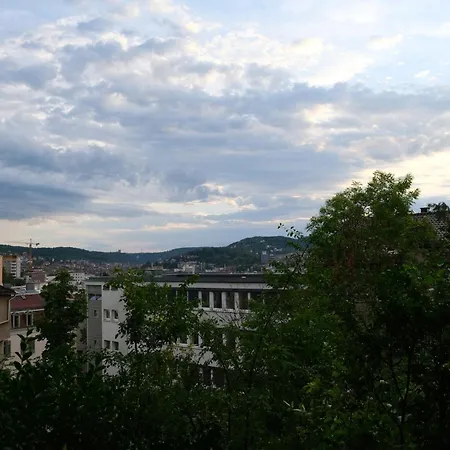 Urbanes Paradies In Gruener Oase Und Terrasse * Estugarda