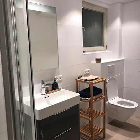 Urbanes Paradies In Gruener Oase Und Terrasse