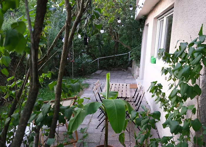 Urbanes Paradies In Gruener Oase Und Terrasse * Stuttgart