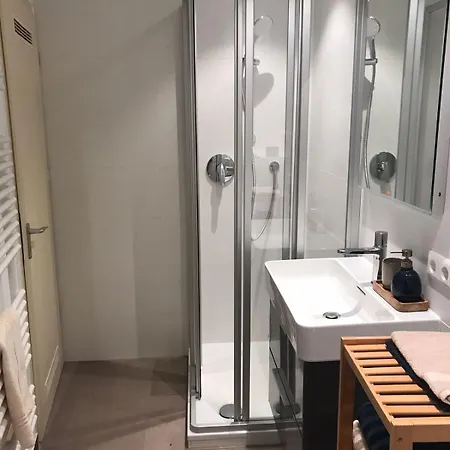 Urbanes Paradies In Grüner Oase Und Terrasse *